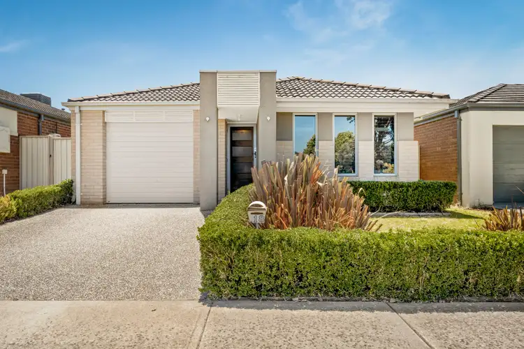 18 Victory Drive, Pakenham VIC 3810
