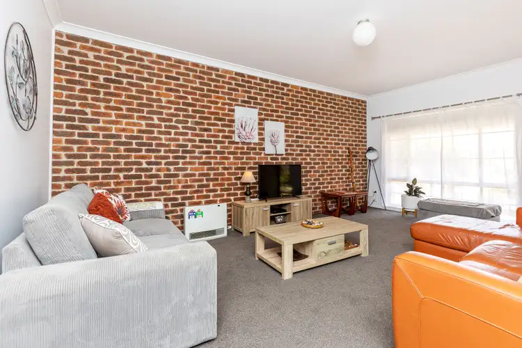 Third view of Homely unit listing, 2/27 Wiradjuri Crescent, Wagga Wagga NSW 2650