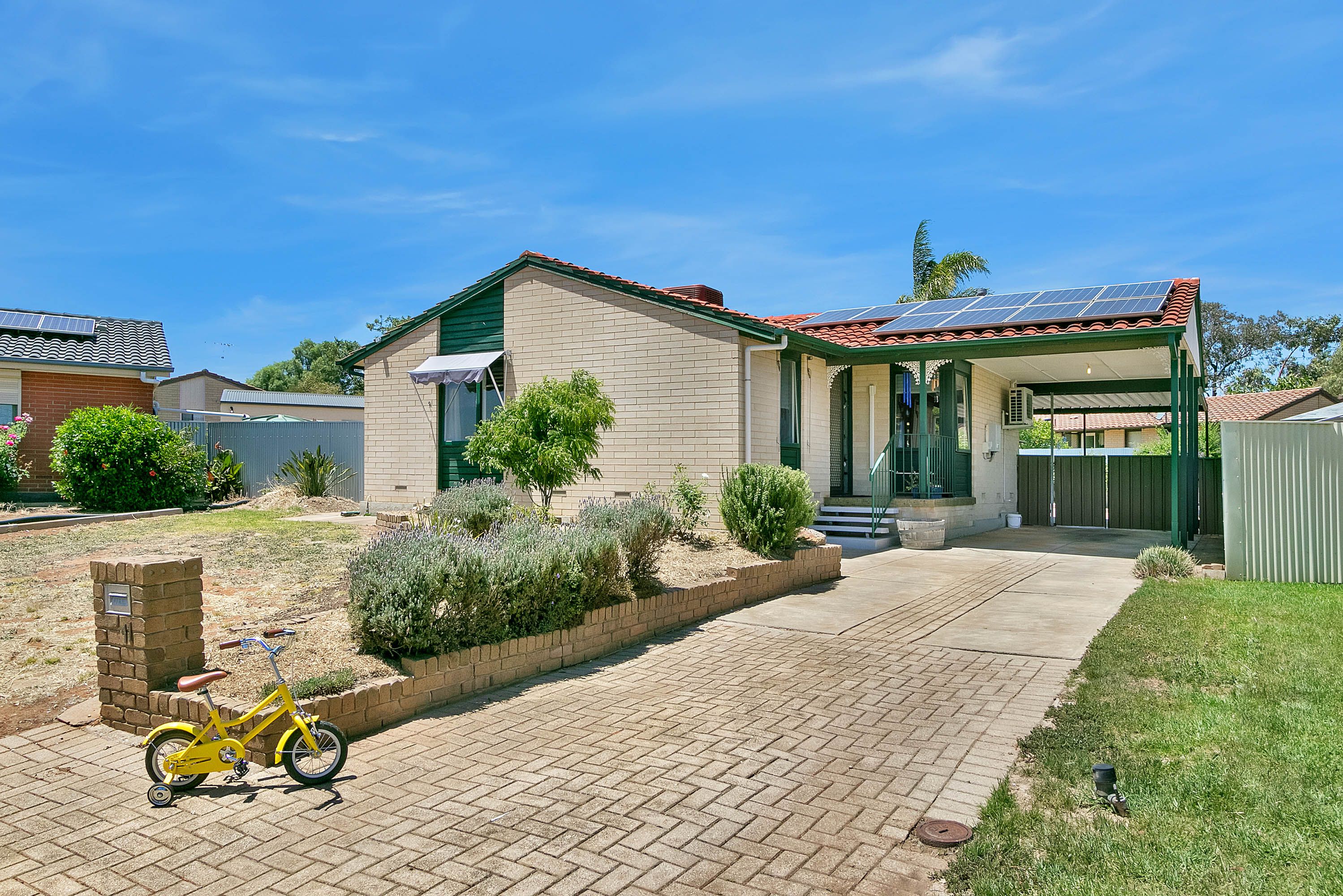 11 Endama Court, Craigmore SA 5114