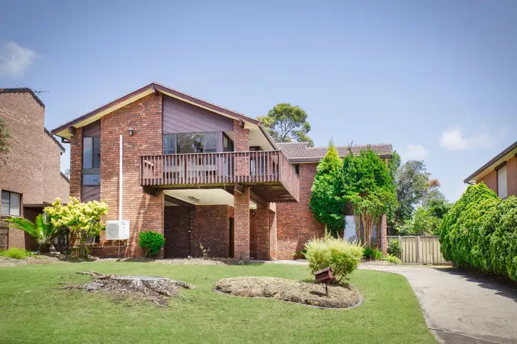 13 Lambeth Place, Illawong NSW 2234