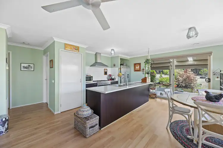 Sixth view of Homely house listing, 7 Bronte Court, Drouin VIC 3818
