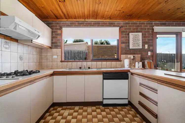 Second view of Homely house listing, 8 Moray Court, Narre Warren VIC 3805