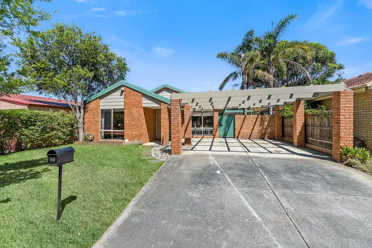 19 Sunnyside Drive, Berwick VIC 3806