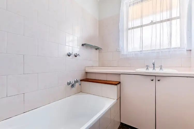 Fifth view of Homely house listing, 8 Laurie Court, Warrnambool VIC 3280