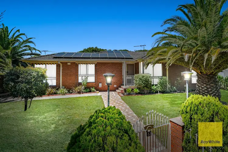 51 Essex Park Drive, Endeavour Hills VIC 3802