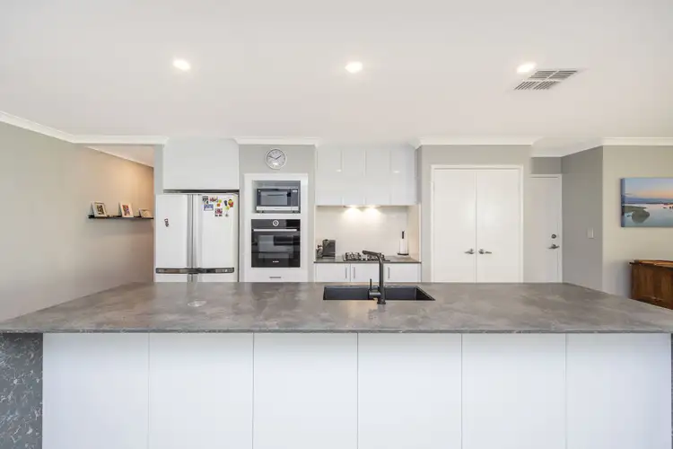 16 Searchers Crescent, Baldivis WA 6171