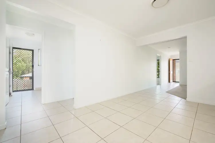 Fifth view of Homely house listing, 5 Hillview Place, New Auckland QLD 4680