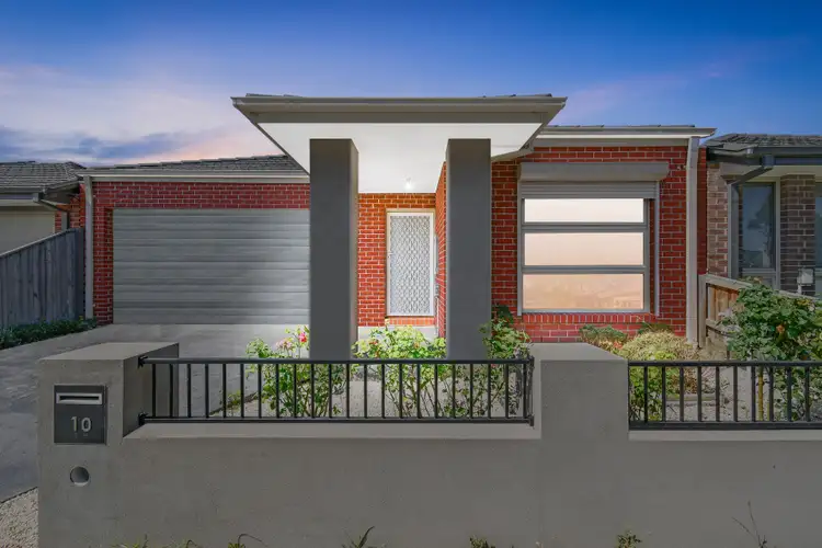 10 Woodbine Street, Pakenham VIC 3810
