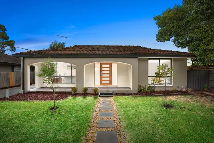 1/4 Bimbadeen Drive, Mooroolbark VIC 3138