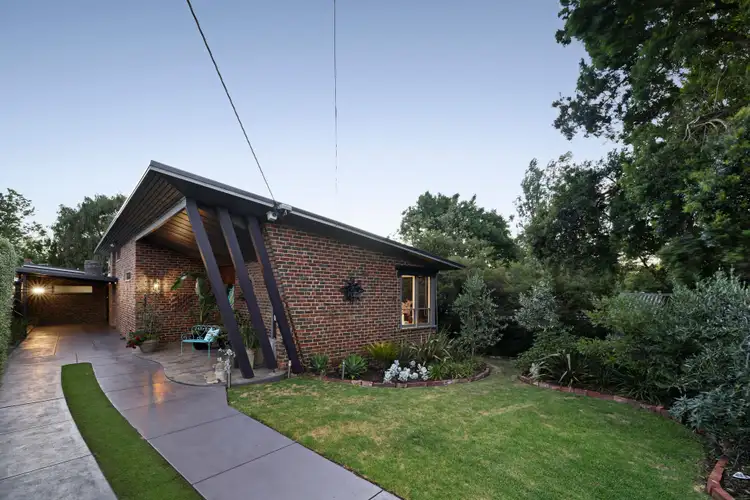 35 Woodlands Grove, Frankston VIC 3199