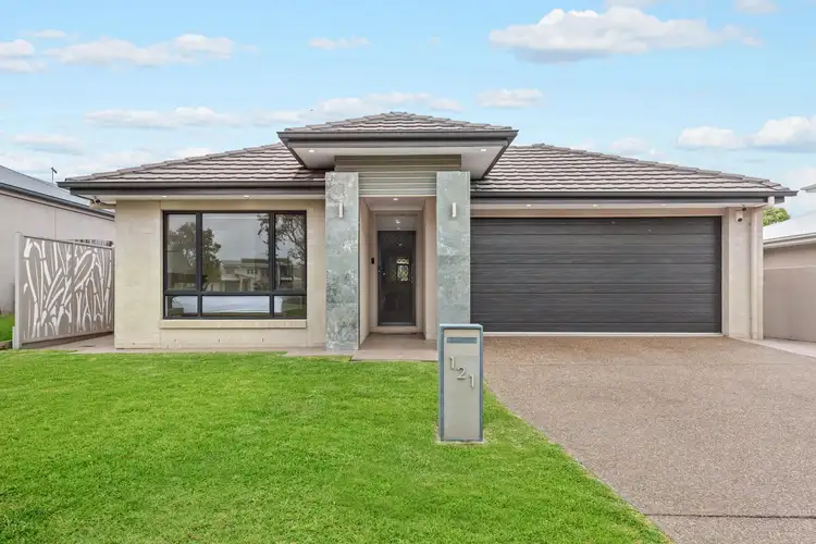 121 Cowen Terrace, North Lakes QLD 4509