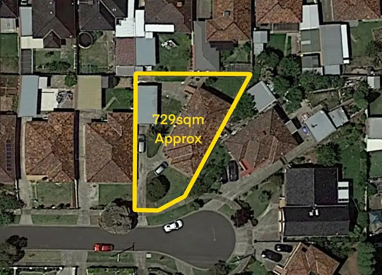 Second view of Homely house listing, 5 Hakea Court, Thomastown VIC 3074