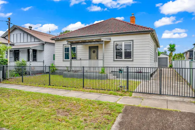 8 Henson Avenue, Mayfield East NSW 2304