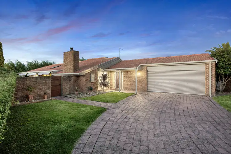 17 Severn Crescent, Rowville VIC 3178
