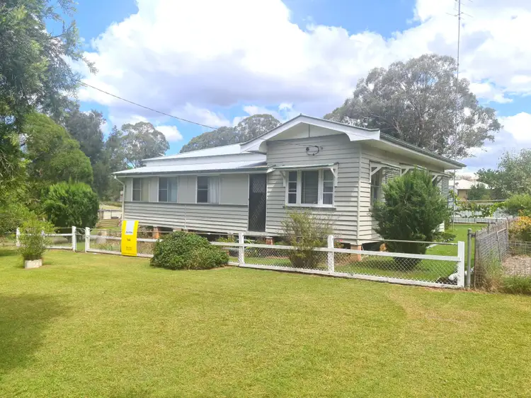 7 Church Street, Crows Nest QLD 4355