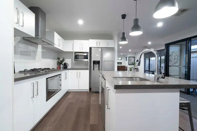 32 Pexton Drive, South Guildford WA 6055