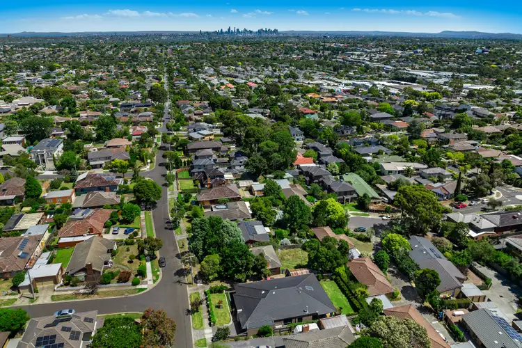 Fourth view of Homely house listing, 35 Lynden Grove, Mount Waverley VIC 3149