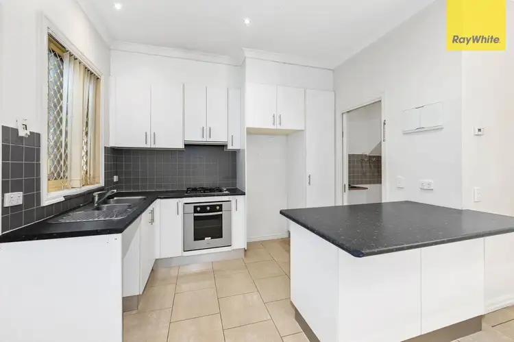 1/2 Mcarthur Avenue, St Albans VIC 3021