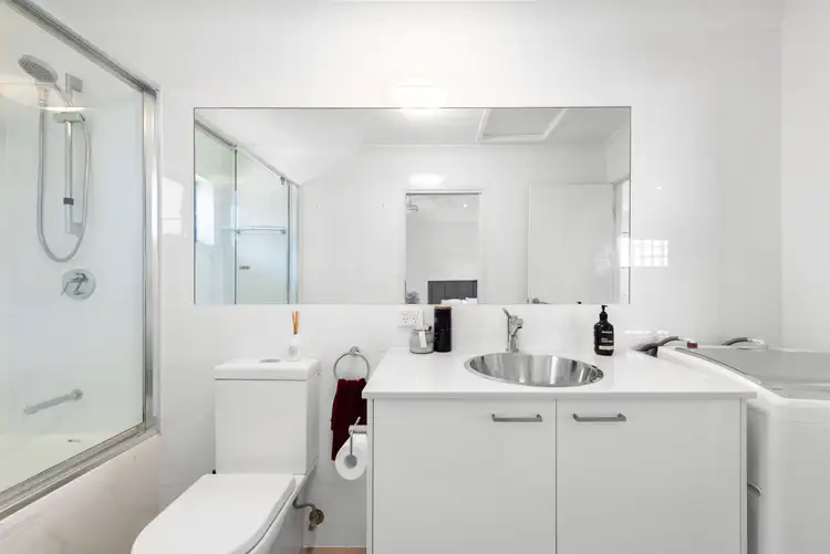 Sixth view of Homely unit listing, 8/4 Garnet Street, Clayfield QLD 4011