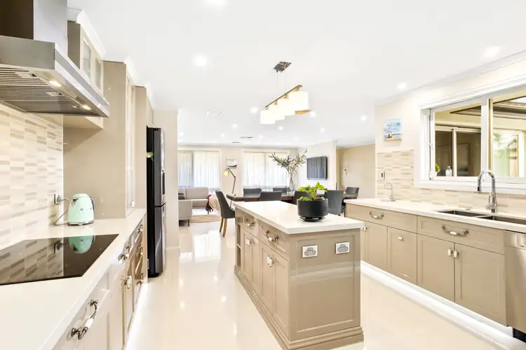 Sixth view of Homely house listing, 2 Rutherglen Way, Taylors Lakes VIC 3038