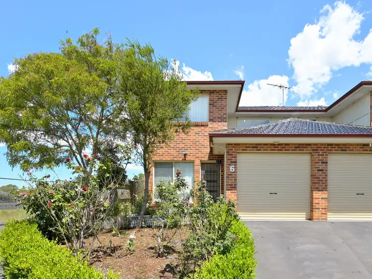 6/4 Feldspar Road, Eagle Vale NSW 2558