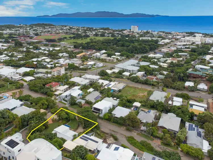34 Stanton Terrace, North Ward QLD 4810
