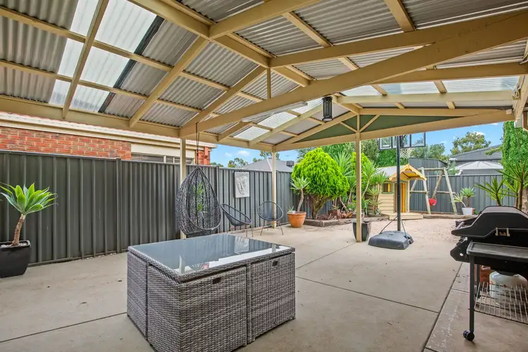 23 Maclarens Close, Manor Lakes VIC 3024
