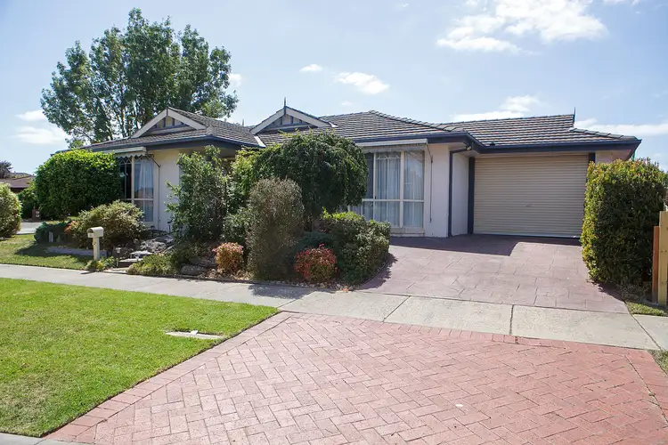 8 Glendale Close, Langwarrin VIC 3910
