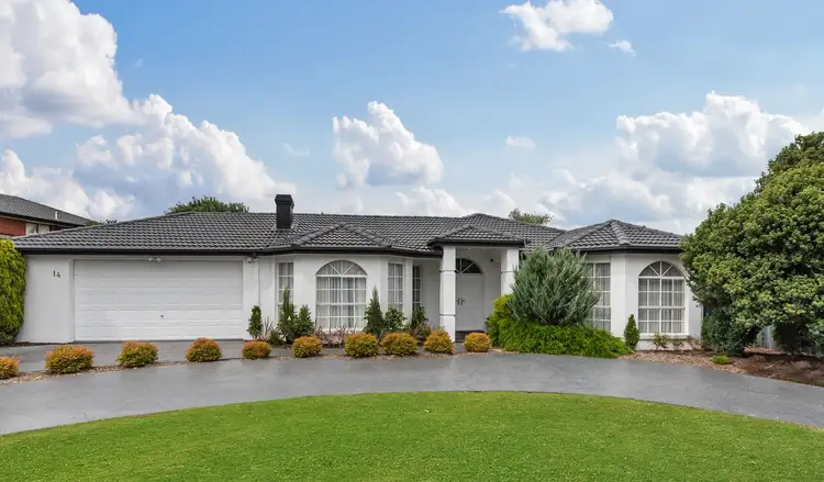 14 Bradley Drive, Hillside VIC 3037
