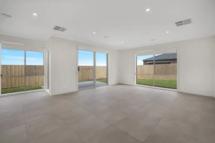 Second view of Homely house listing, 8 Kanangra Street, Mambourin VIC 3024