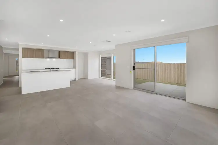 Fifth view of Homely house listing, 8 Kanangra Street, Mambourin VIC 3024
