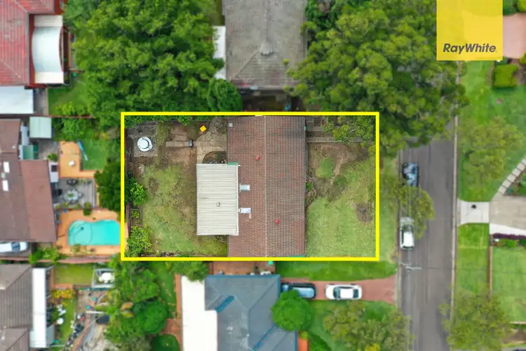 10 Yvonne Cres., Georges Hall NSW 2198