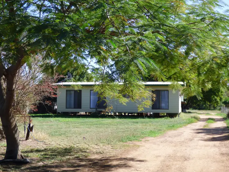9 Charles Street, St George QLD 4487