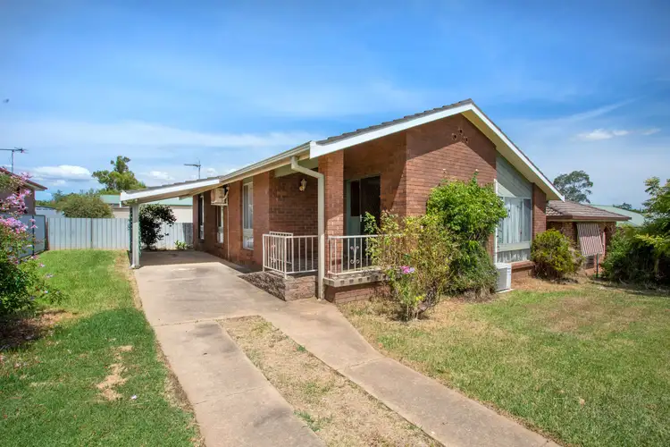 9 Nambucca Circuit, Cowra NSW 2794