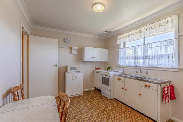 Fifth view of Homely house listing, 2 Evans Crescent, Blayney NSW 2799