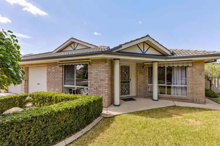 1 Raeburn Crescent, Lake Albert NSW 2650