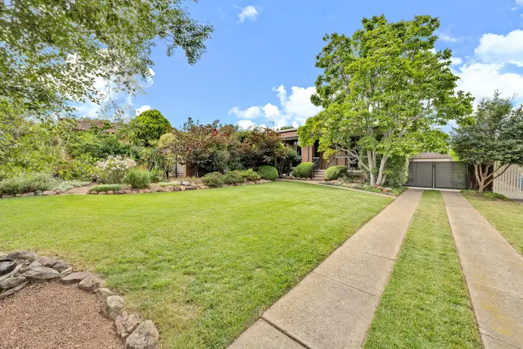6 Hallett Place, Kambah ACT 2902