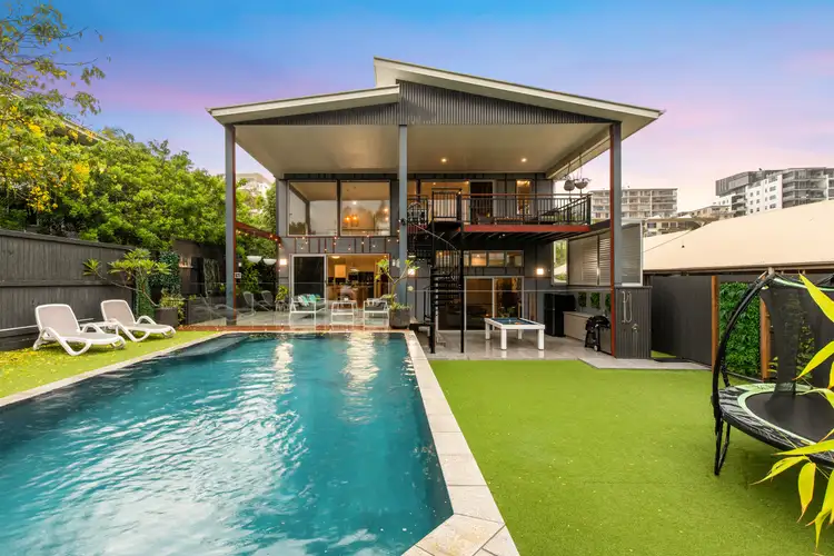 3 Upper Gay Terrace, Kings Beach QLD 4551