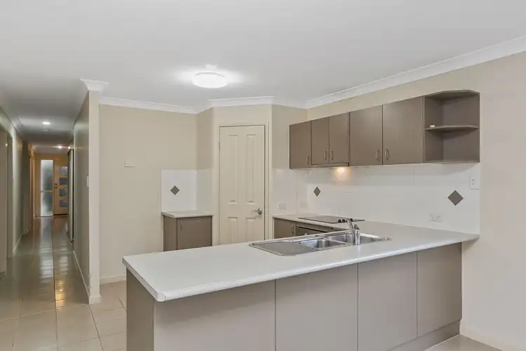 8 Barrington Street, Springfield Lakes QLD 4300