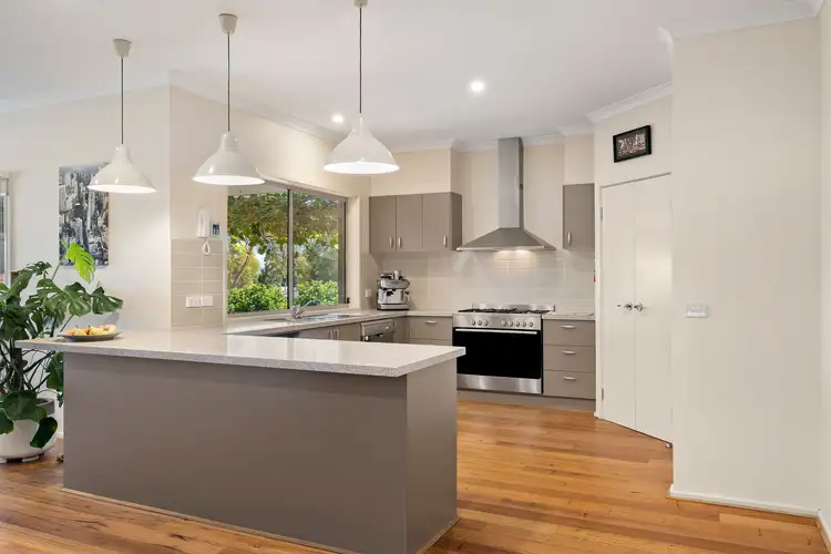 Fifth view of Homely house listing, 2 Sinnott Street, Doreen VIC 3754