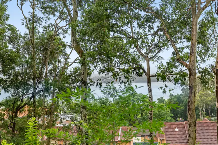 18 The Ridgeway, Bolton Point NSW 2283