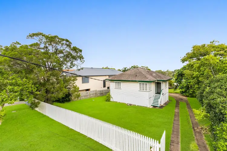 33 Irwin Terrace, Oxley QLD 4075
