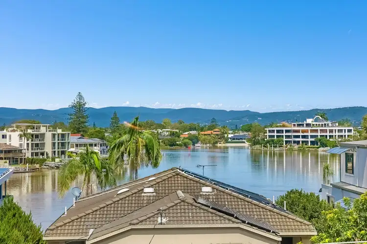 8/268 Stanhill Drive, Chevron Island QLD 4217