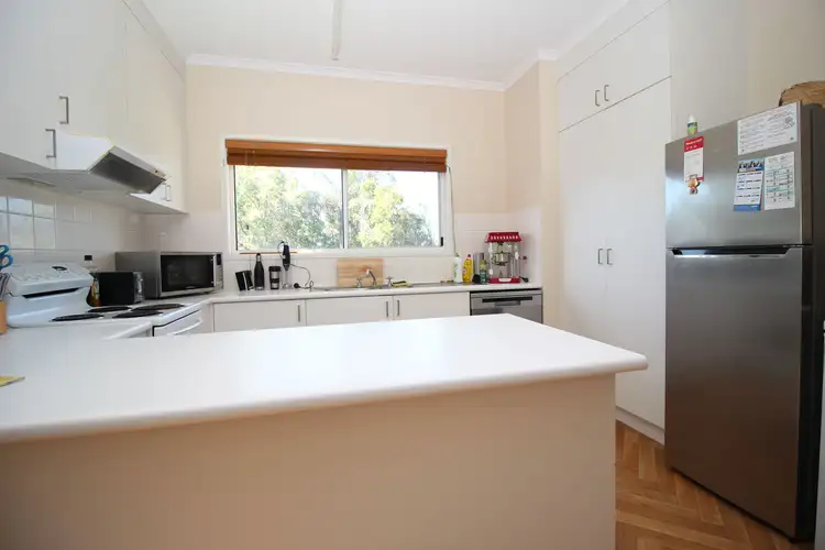 Sixth view of Homely house listing, 2 Thomas Place, Emerald QLD 4720