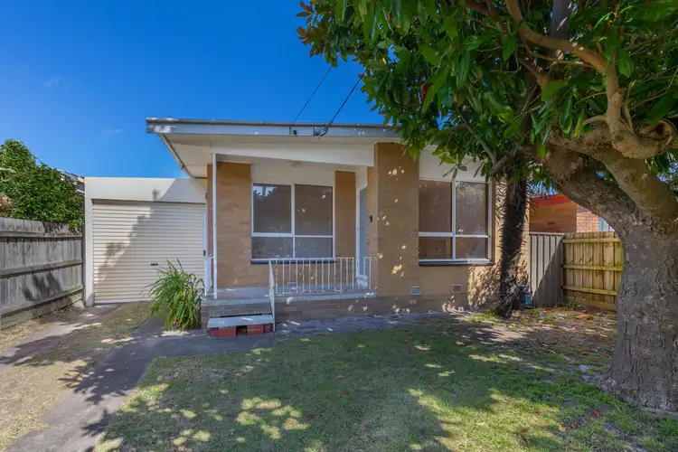 210 Ninth Avenue South, Rosebud VIC 3939