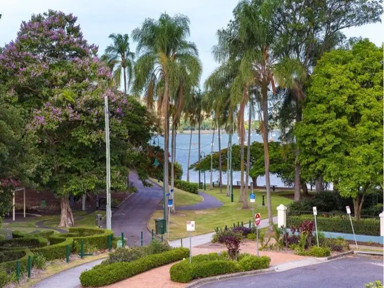 2/9 Newstead Avenue, Newstead QLD 4006