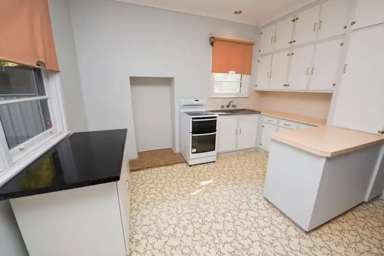 Fifth view of Homely house listing, 1 Mundle Avenue, Swan Hill VIC 3585