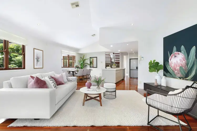 154 Chapel Hill Road, Chapel Hill QLD 4069