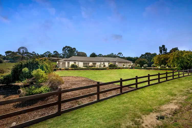 10 Jeffrey Drive, Yarrambat VIC 3091