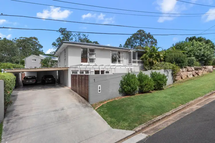 1 Gayna Street, Kenmore QLD 4069